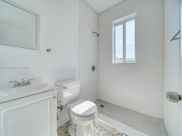 2352 SW 5th St #5 — Photo 2