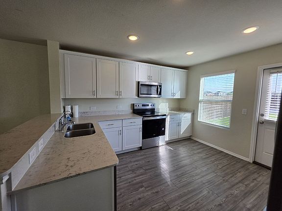 5th image of 306 Grenada Lake Dr