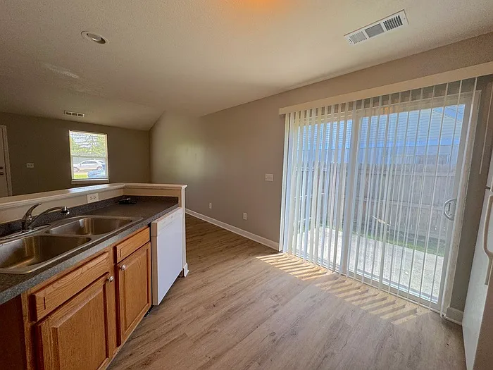 697 Kenny Ln — Photo 10