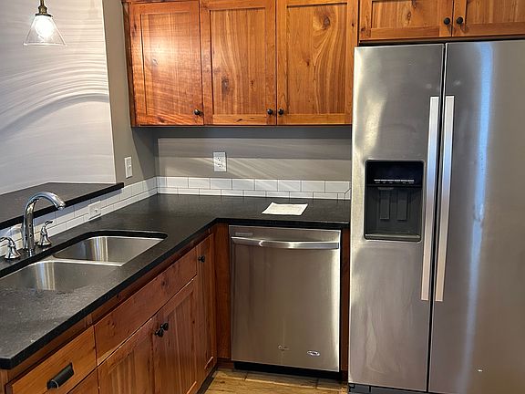 3rd image of 930 Laramie St #2