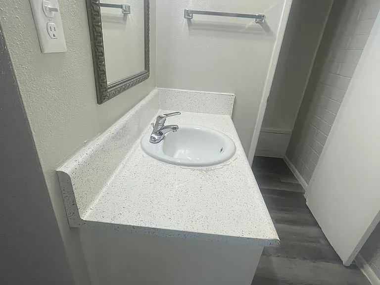 Elton Studio Suites — Photo 23