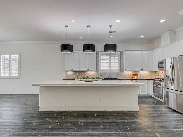 933 Everest Peak Ave — Photo 7