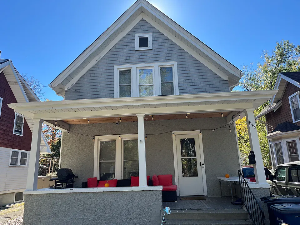 818 Dewey Ave