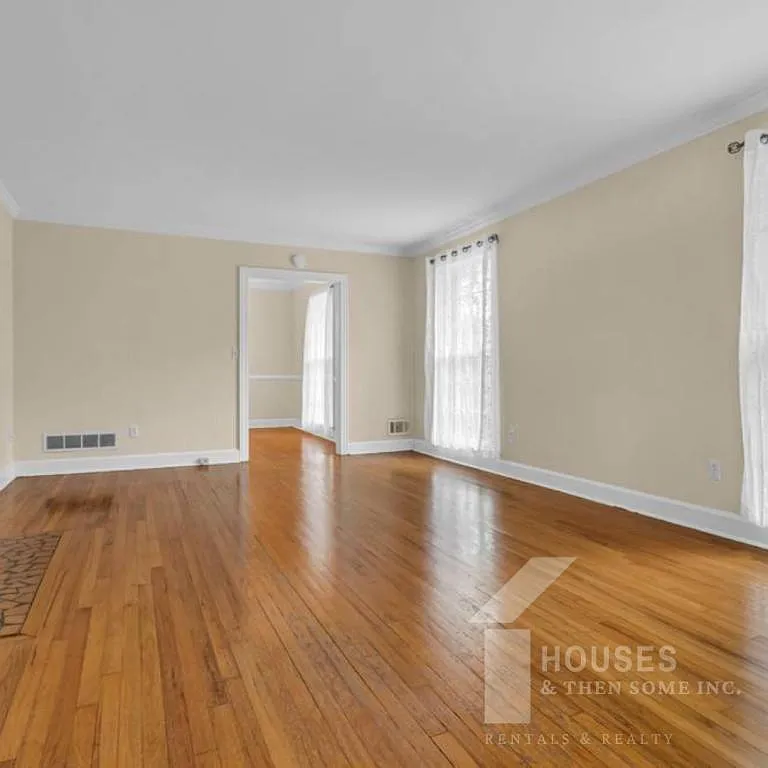 935 Rutherford Rd. — Photo 3