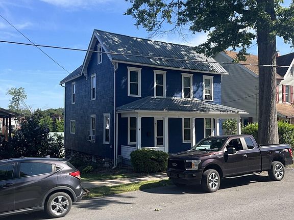 2nd image of 229 Vine St