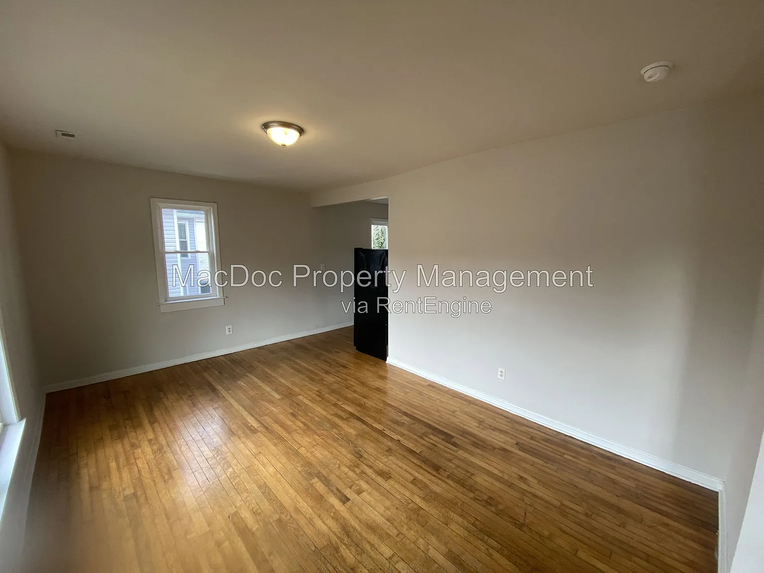 3 bed, 1.0 bath, 1002 sqft, $1,895 — Photo 4
