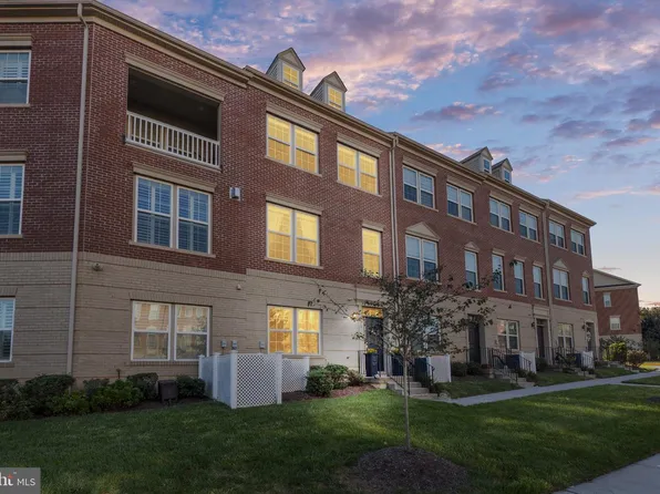 7870 Crescent Park Dr, Gainesville, VA 20155