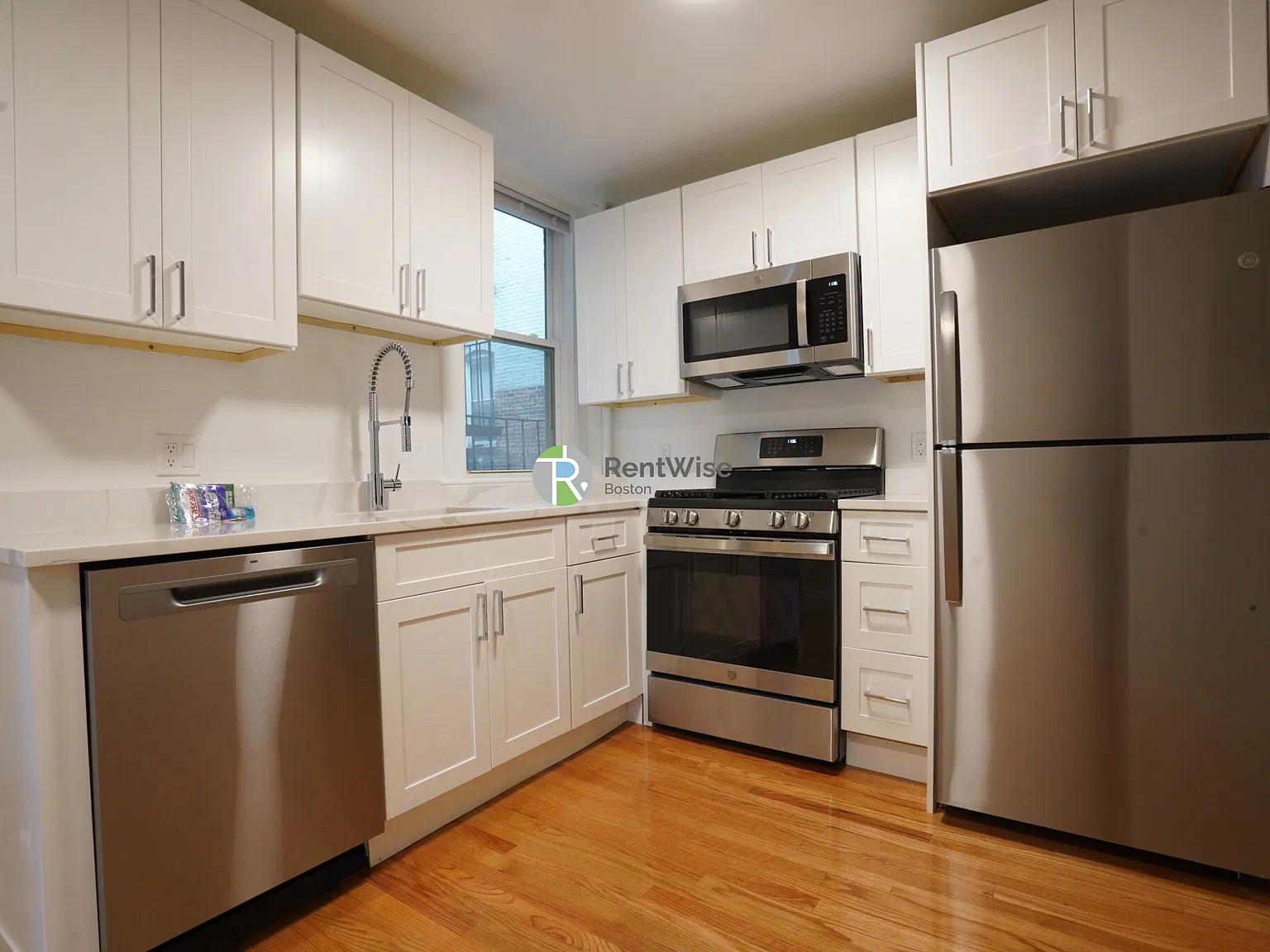 1 bed, 1.0 bath, $2,595 — Photo 2