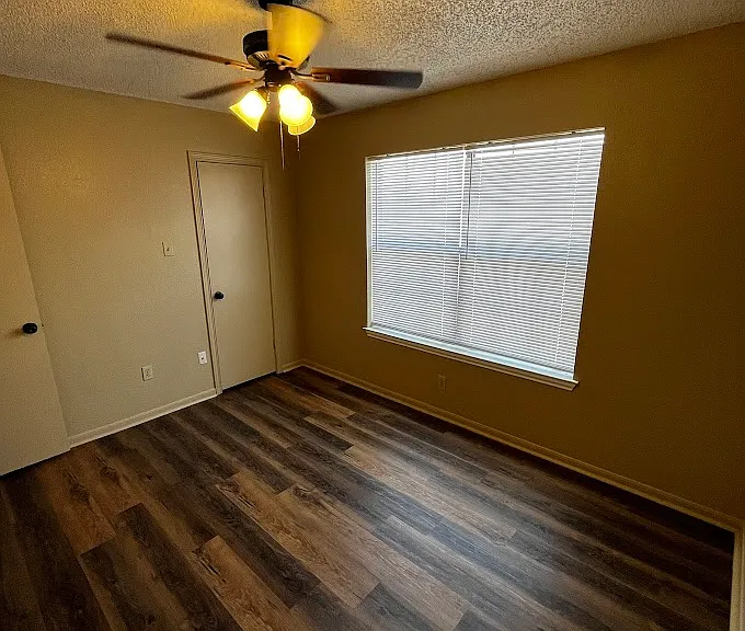 202 S Walnut St — Photo 7