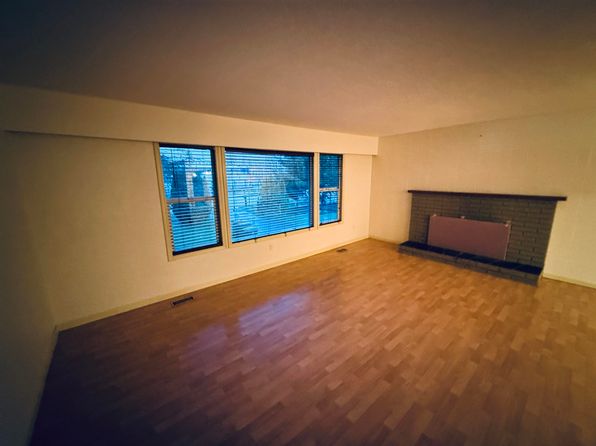 3 bedroom rental in Surrey — photo 5