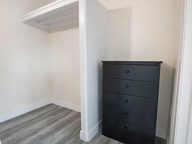 27th Street Studios and One Bedrooms — Photo 21