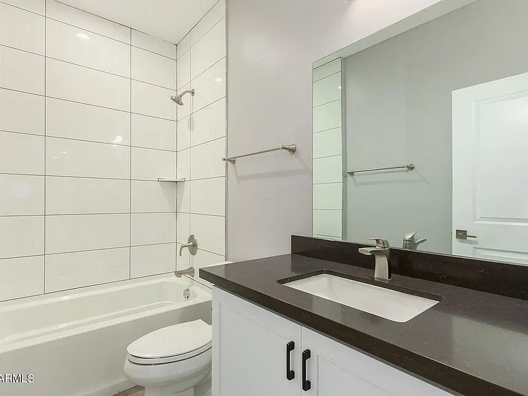 2336 E Harvard St #B — Photo 14