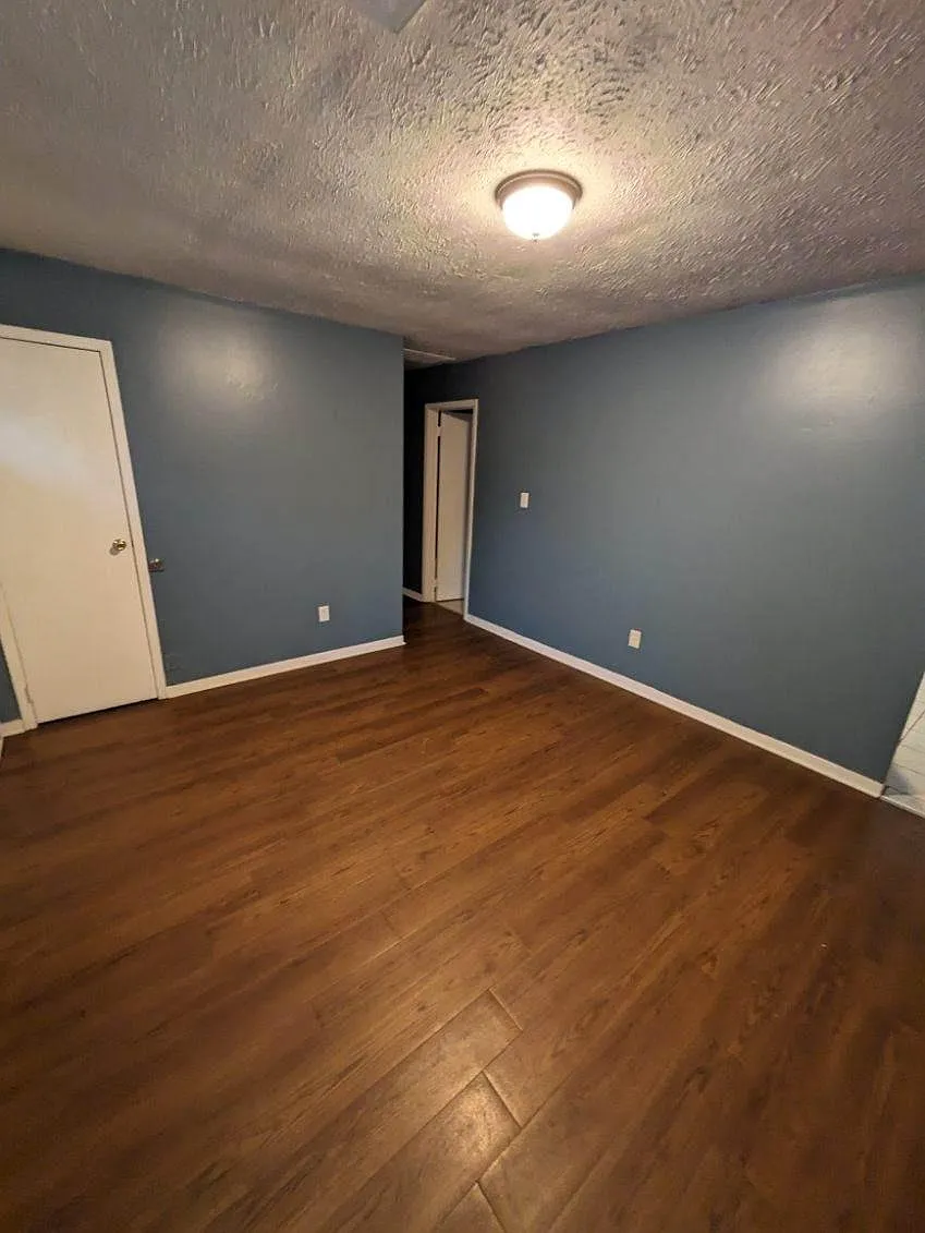 4214 Phoenix Dr — Photo 3