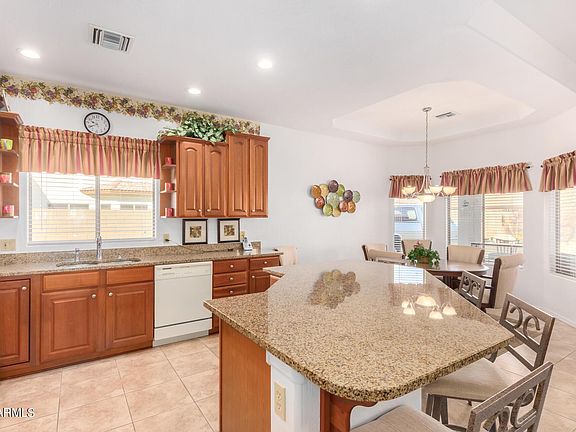 5th image of 152 W Granite Trl