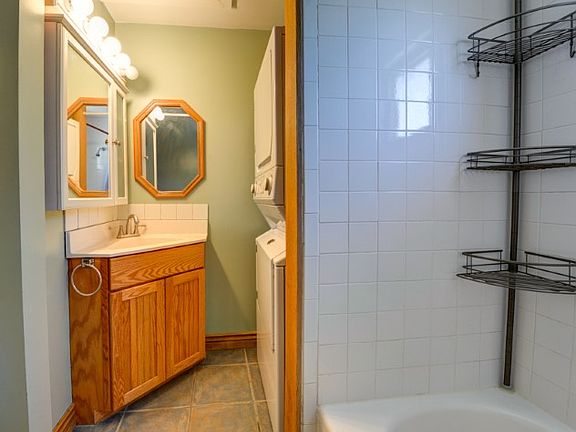 3095 E. Euclid Bathroom