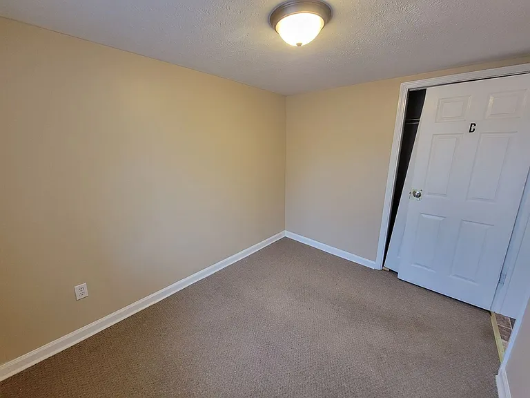 916 N Hill St — Photo 44