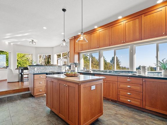 3rd image of 555 Bohnen Rd