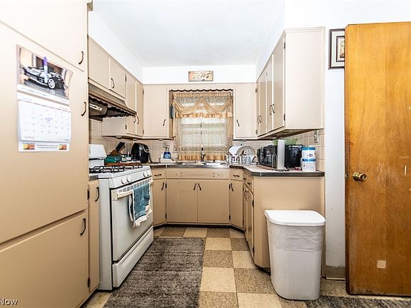 5th image of 663 Babbitt Rd