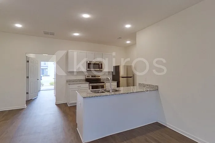 3 bed, 2.5 bath, 1304 sqft, $1,545 — Photo 3