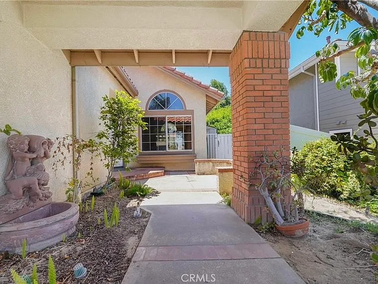 2230 Bloomfield Ln — Photo 2