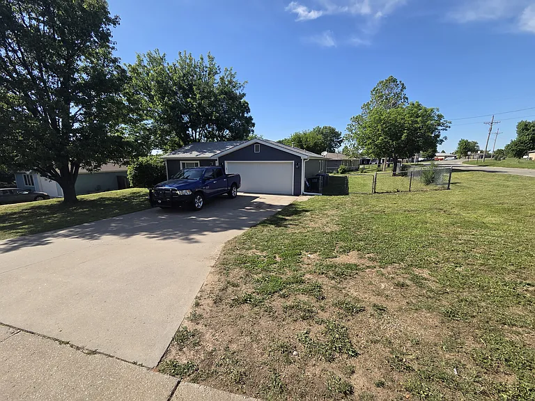 401 Stallion St — Photo 12