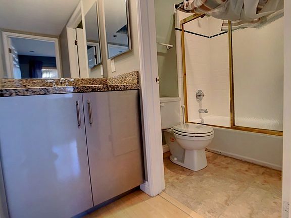 4th image of 995 Figueroa Ter APT 108