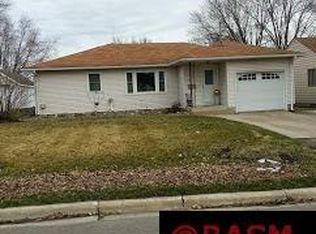 717 9th Ave NE, Waseca, MN 56093