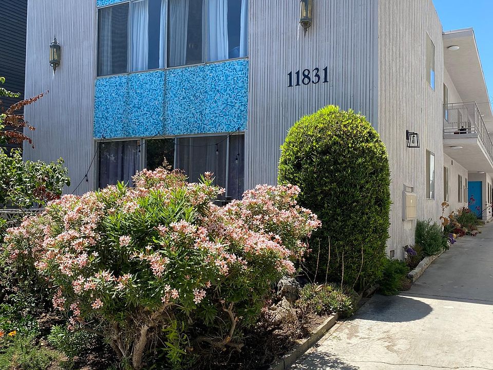 1st image of 11831 Mayfield Ave #2