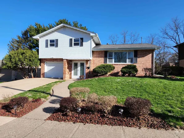 1388 Tomahawk Dr, Dubuque, IA 52003