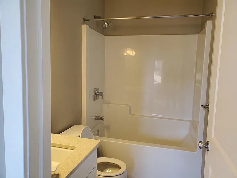 938 McFaull Mnr — Photo 13