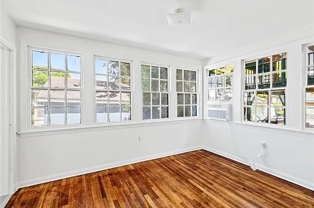 8537 S Claiborne Ave — Photo 10