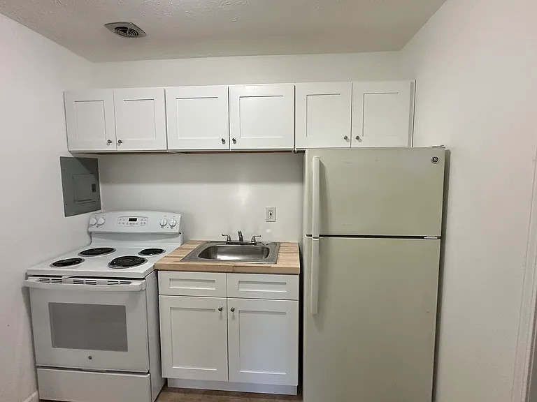 1303 Cove Ave #105 — Photo 4
