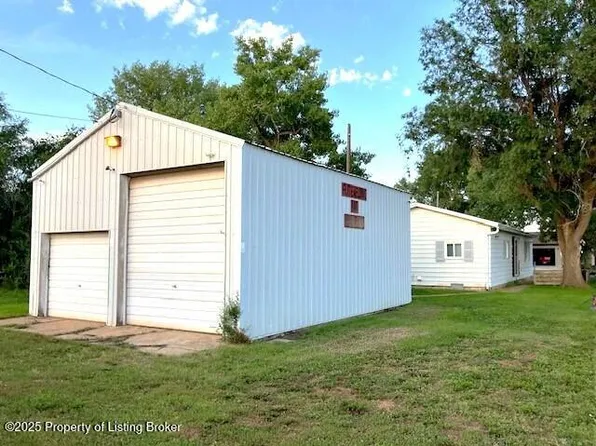 211 N Bismarck St, Hebron, ND 58638