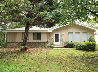 6230 N Garden Grove Ln, Glendale, WI 53209