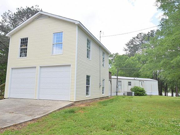 Image 2: Garage