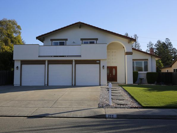 122 Pebble Pl