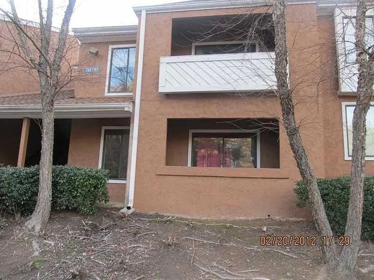 313 Seasons Pkwy — Photo 3