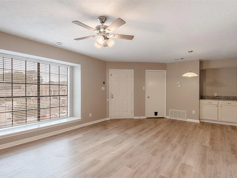 2402 Sycamore Ave #D8 — Photo 6