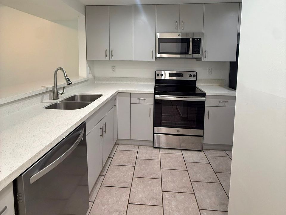 1st image of 8881B Fontainebleau Blvd