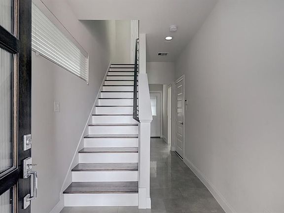 4th image of 3026 Charline Ave