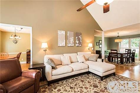 2nd image of 3318 Meadowhill Dr