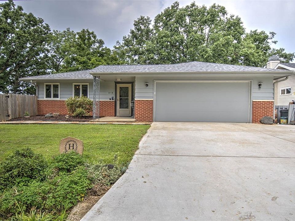 1st image of 23 Oak Ridge Dr