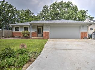 23 Oak Ridge Dr, Decatur, IL 62521