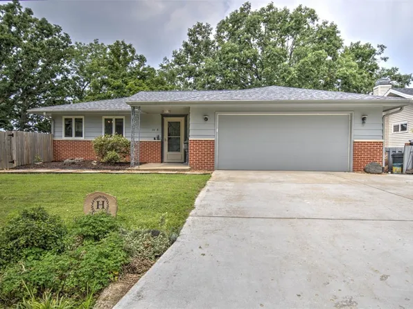 23 Oak Ridge Dr, Decatur, IL 62521