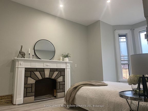 4th image of 206 Carlton St #202