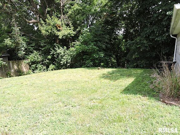 5th image of 233 Riverview Dr