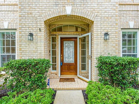 3rd image of 3611 Moss Trail Dr