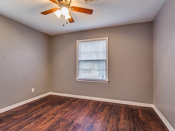 5th image of 3733 SE 23rd St