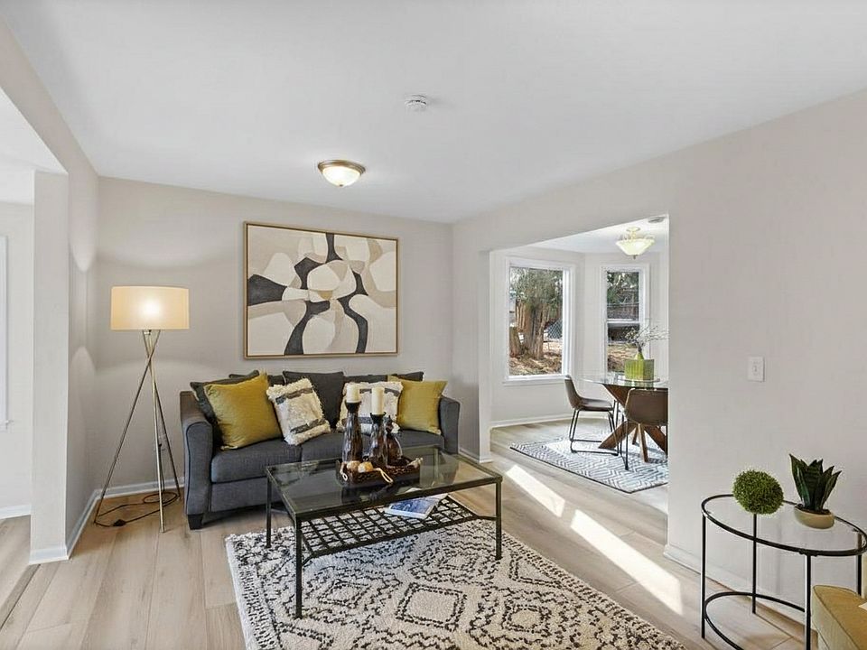 1st image of 346 11th Ave S