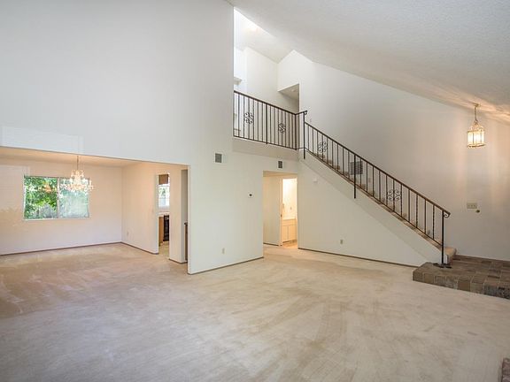 5th image of 333 Bond Ave
